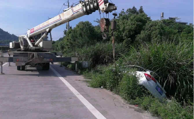 翁源重载吊车救援 翁源重载吊车救援